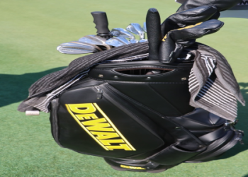 What golf clubs does golfer Jason Day use? See the exact equipment in his current bag setup!